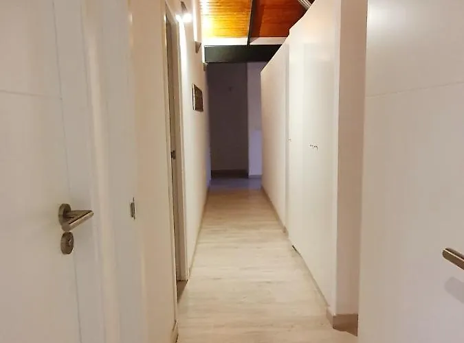 Nyaraló Spacious House In With Terrace And Garden Arona
