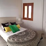 Spacious House In With Terrace And Garden Σπίτι διακοπών