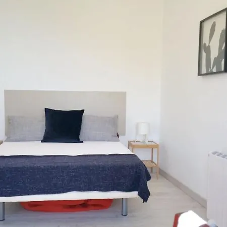 Spacious House In With Terrace And Garden Дом отдыха Арона