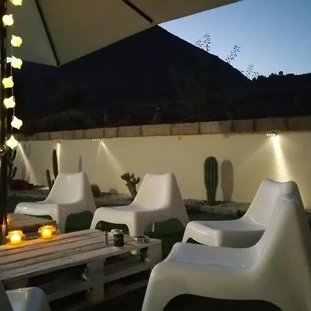 Spacious House In With Terrace And Garden 度假居
