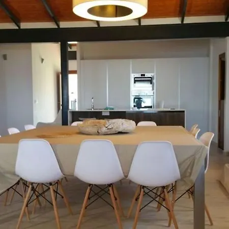 Spacious House In With Terrace And Garden 度假居 阿罗纳
