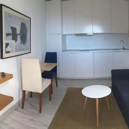 度假居 Spacious House In With Terrace And Garden *