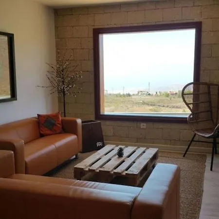 Spacious House In With Terrace And Garden 度假居 阿罗纳