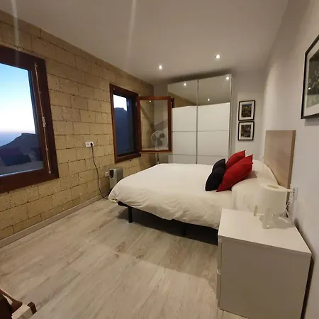 Spacious House In With Terrace And Garden