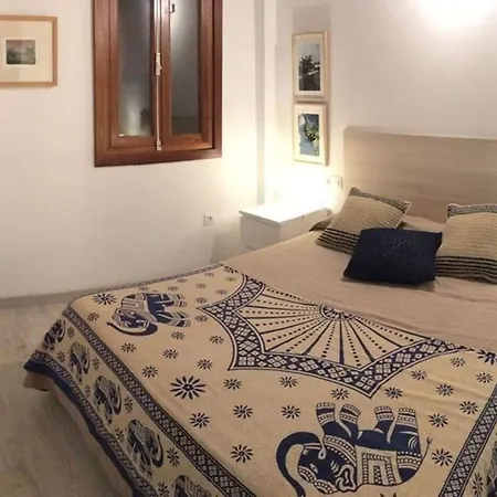 Spacious House In With Terrace And Garden 度假居