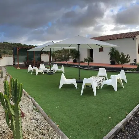 度假居 Spacious House In With Terrace And Garden