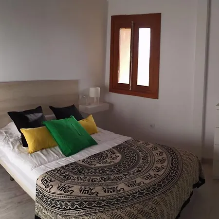 Spacious House In With Terrace And Garden 度假居 *