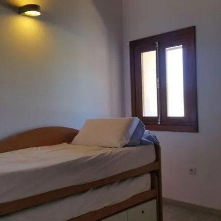 Spacious House In With Terrace And Garden 度假居 *
