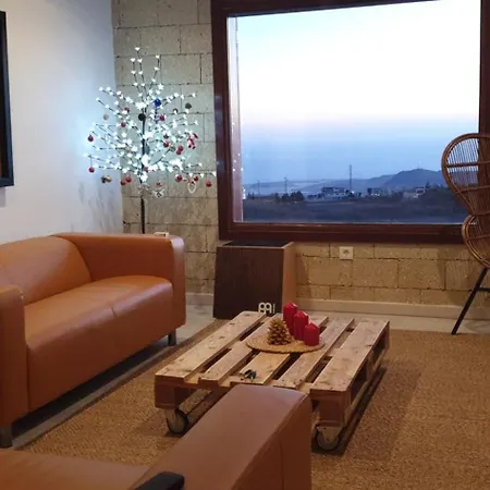 Spacious House In With Terrace And Garden * 阿罗纳