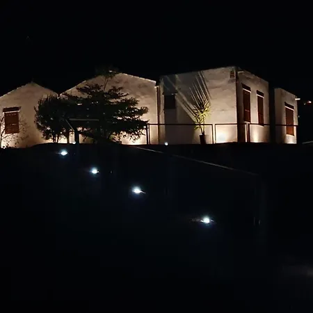 Spacious House In With Terrace And Garden 阿罗纳