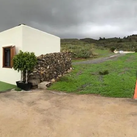Spacious House In With Terrace And Garden 阿罗纳