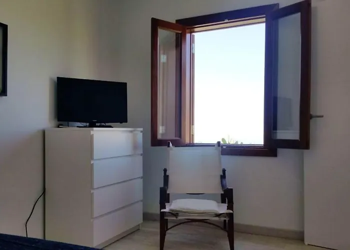 Dom wakacyjny Spacious House In With Terrace And Garden