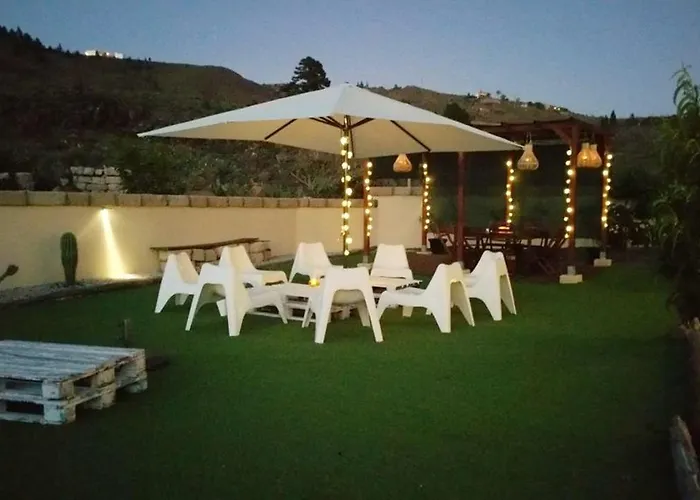 Dom wakacyjny Spacious House In With Terrace And Garden