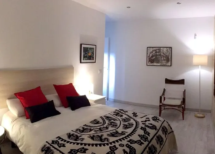 بيت للعطل Spacious House In With Terrace And Garden *