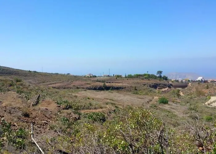 بيت للعطل Spacious House In With Terrace And Garden أرونا