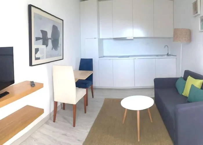Dom wakacyjny Spacious House In With Terrace And Garden *