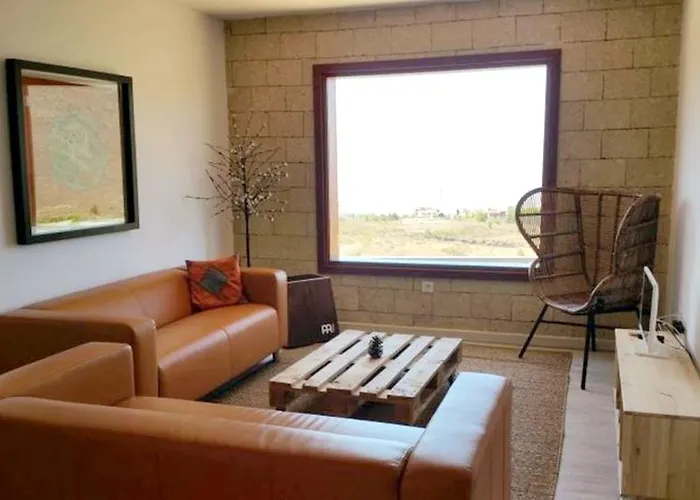 Dom wakacyjny Spacious House In With Terrace And Garden