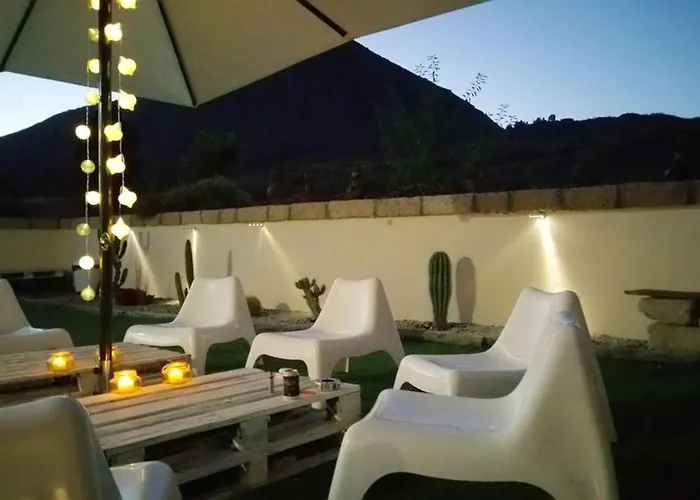 Spacious House In With Terrace And Garden بيت للعطل