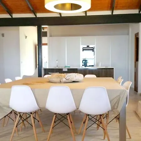 Spacious House In With Terrace And Garden בית נופש ארונה