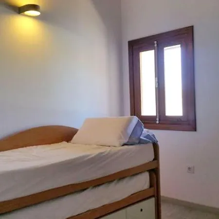 בית נופש Spacious House In With Terrace And Garden *