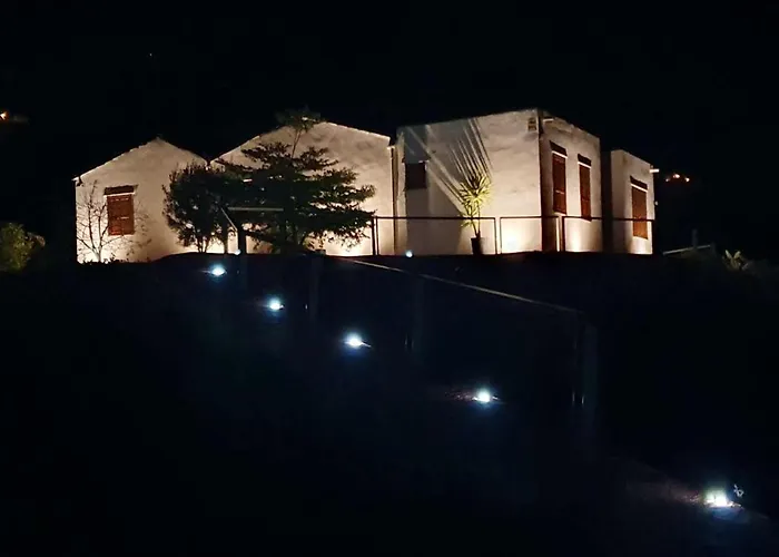 Spacious House In With Terrace And Garden